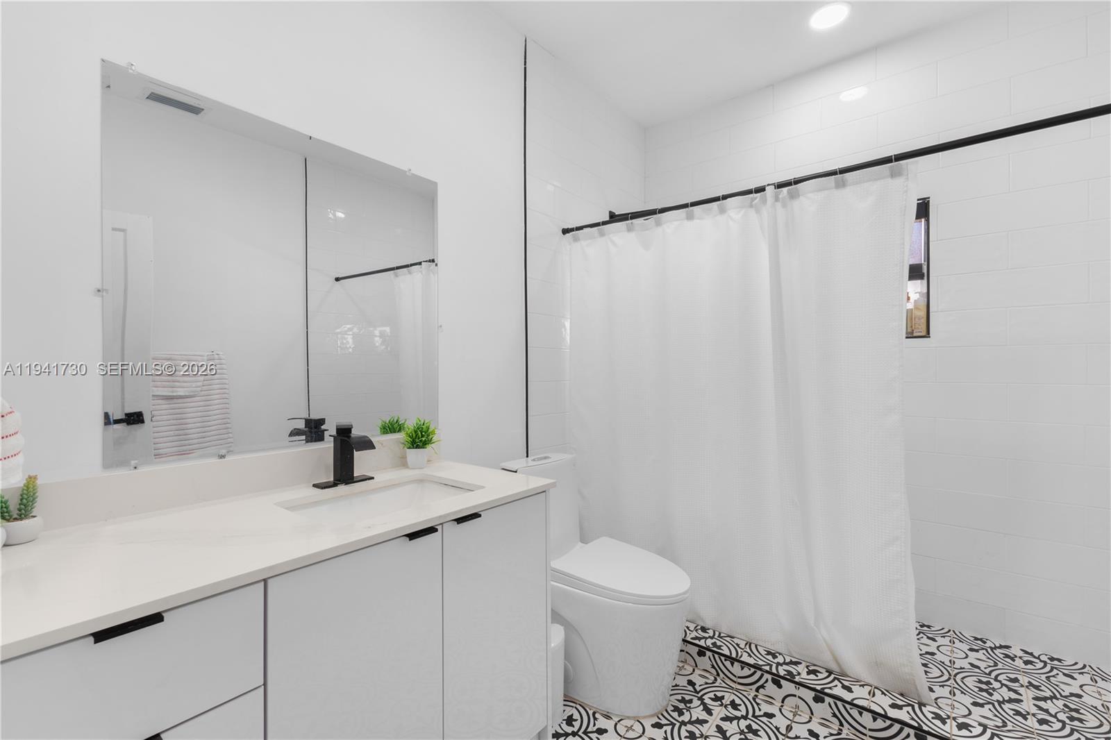 2811 SW 17th St Miami, FL 33145