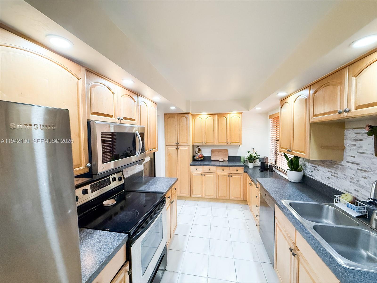 450 Commodore Dr Plantation, FL 33325