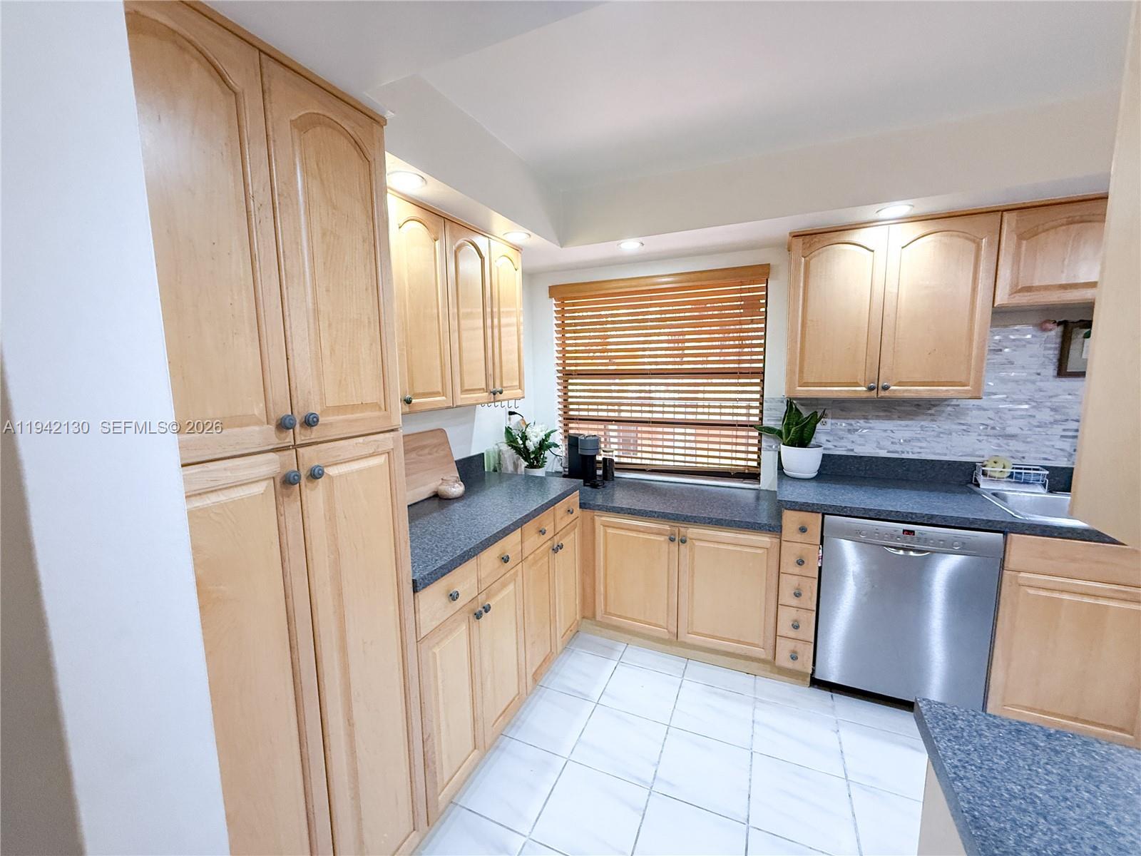 450 Commodore Dr Plantation, FL 33325