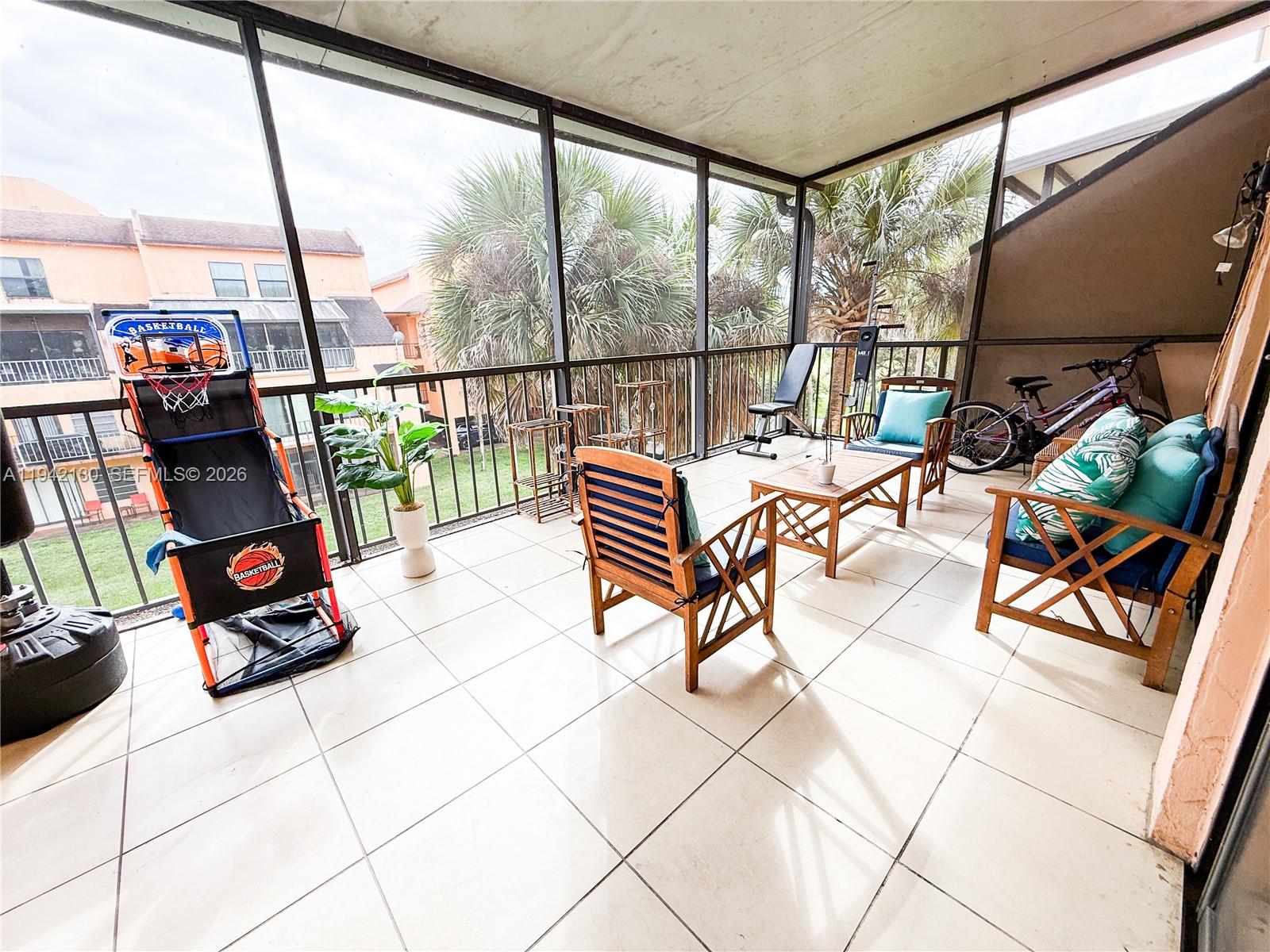 450 Commodore Dr Plantation, FL 33325