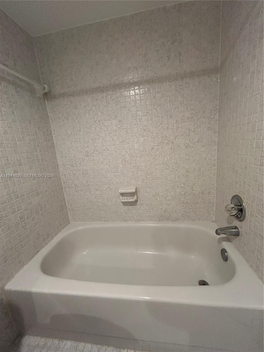 200 Berkley Rd #108 Hollywood, FL 33024