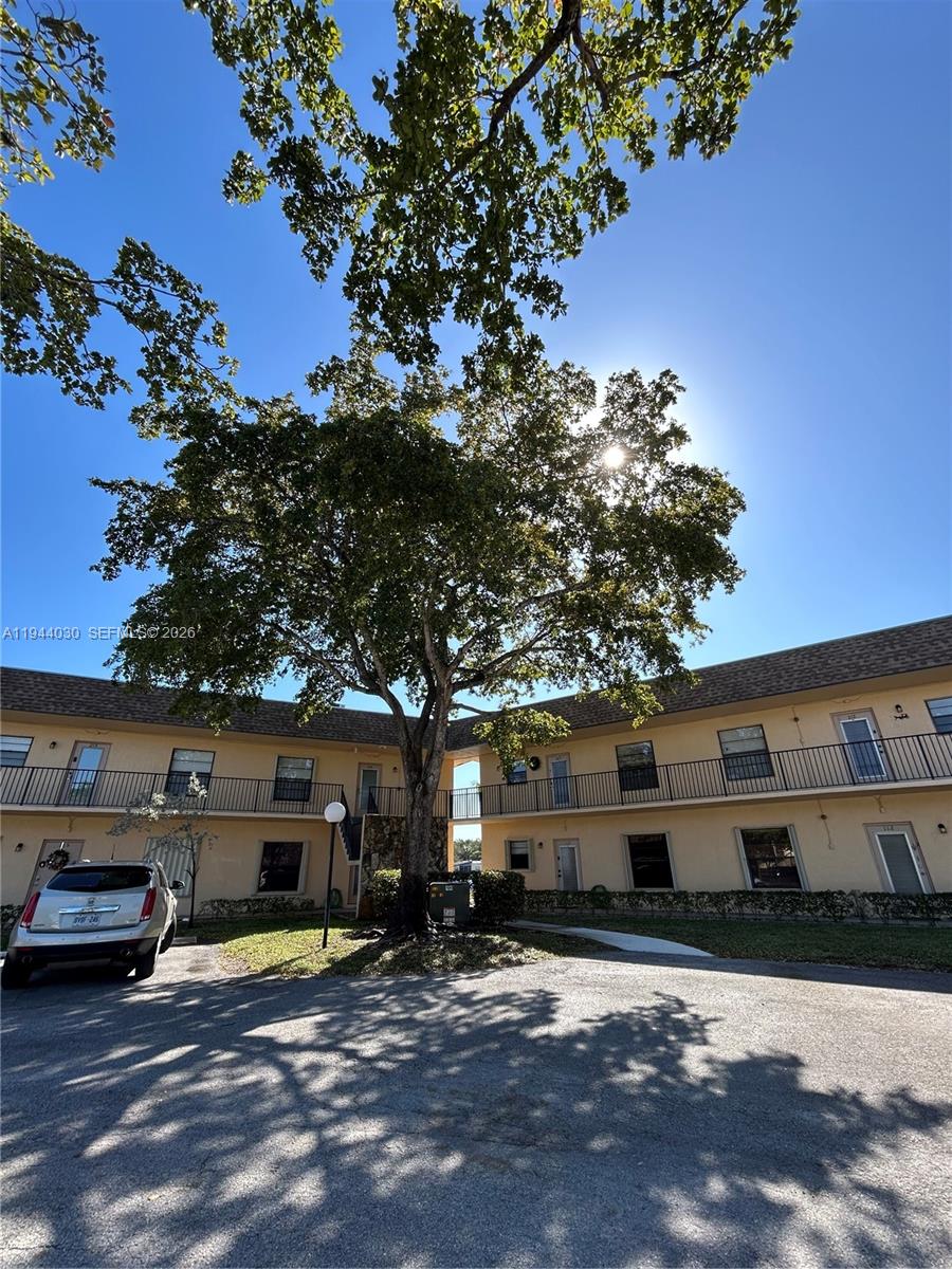 200 Berkley Rd #108 Hollywood, FL 33024