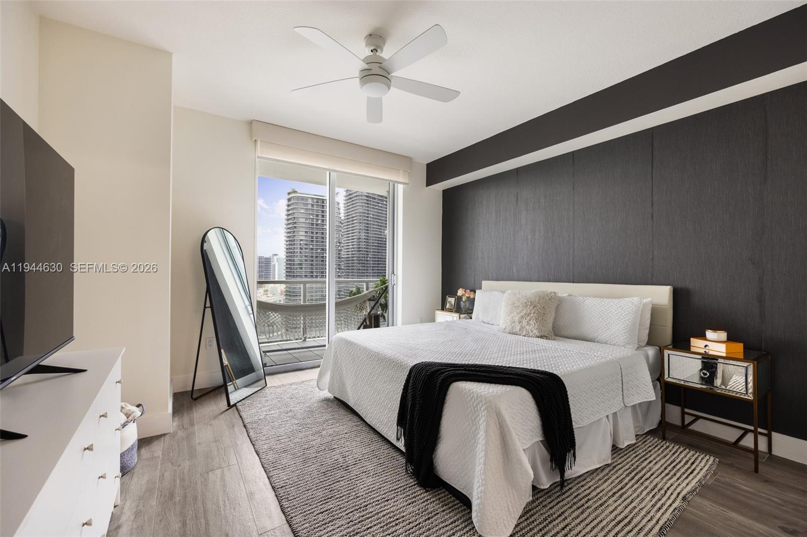 1111 SW 1st Ave #3723-N Miami, FL 33130