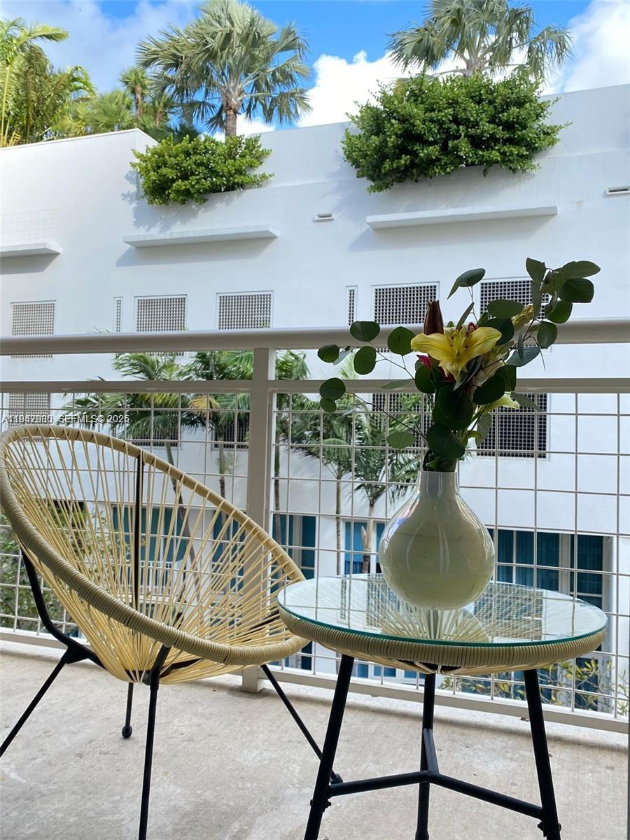 image Cite on the Bay West9