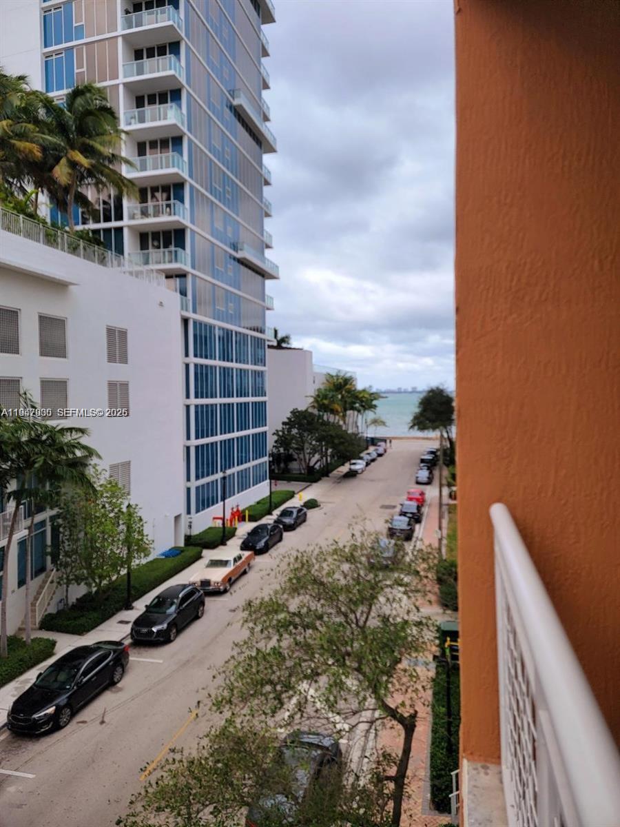 image Cite on the Bay West8