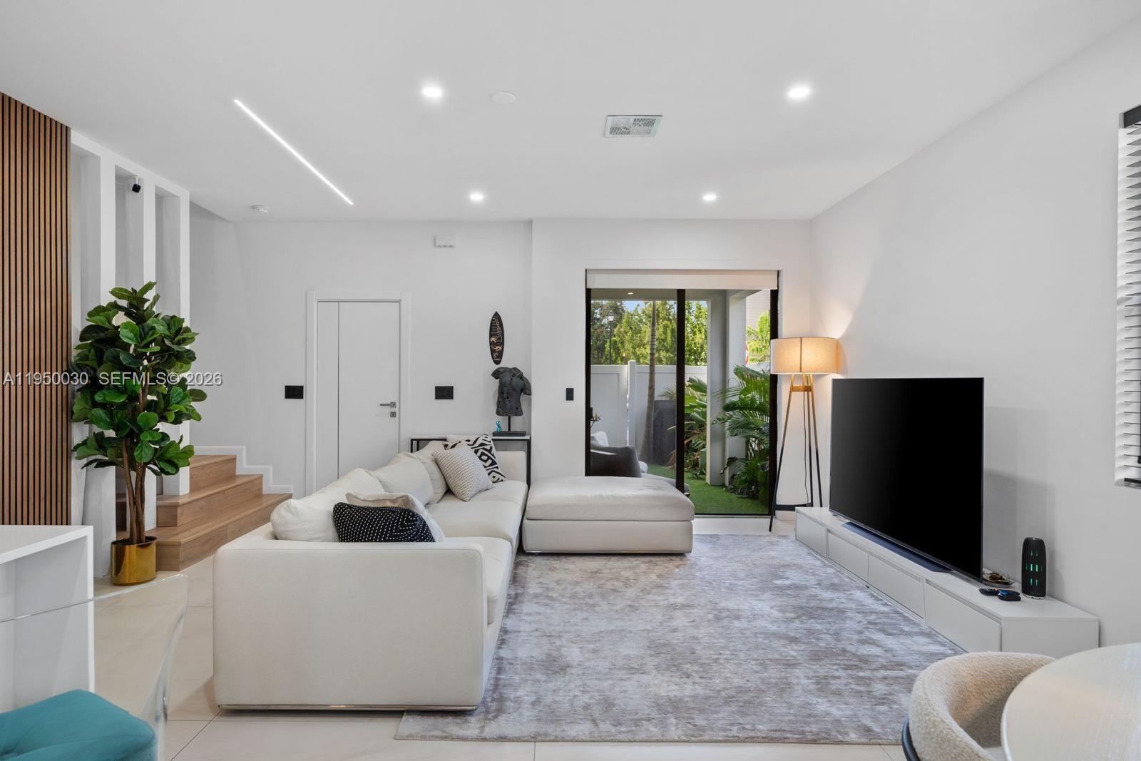 421 NW 17th St Fort Lauderdale, FL 33311