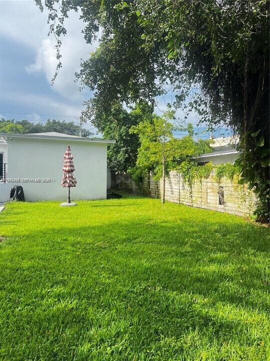 15 NW 52nd St Miami, FL 33127