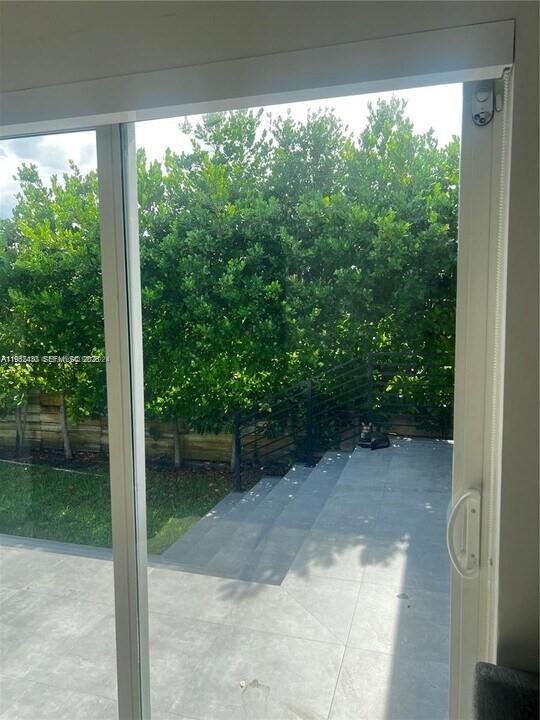 15 NW 52nd St Miami, FL 33127