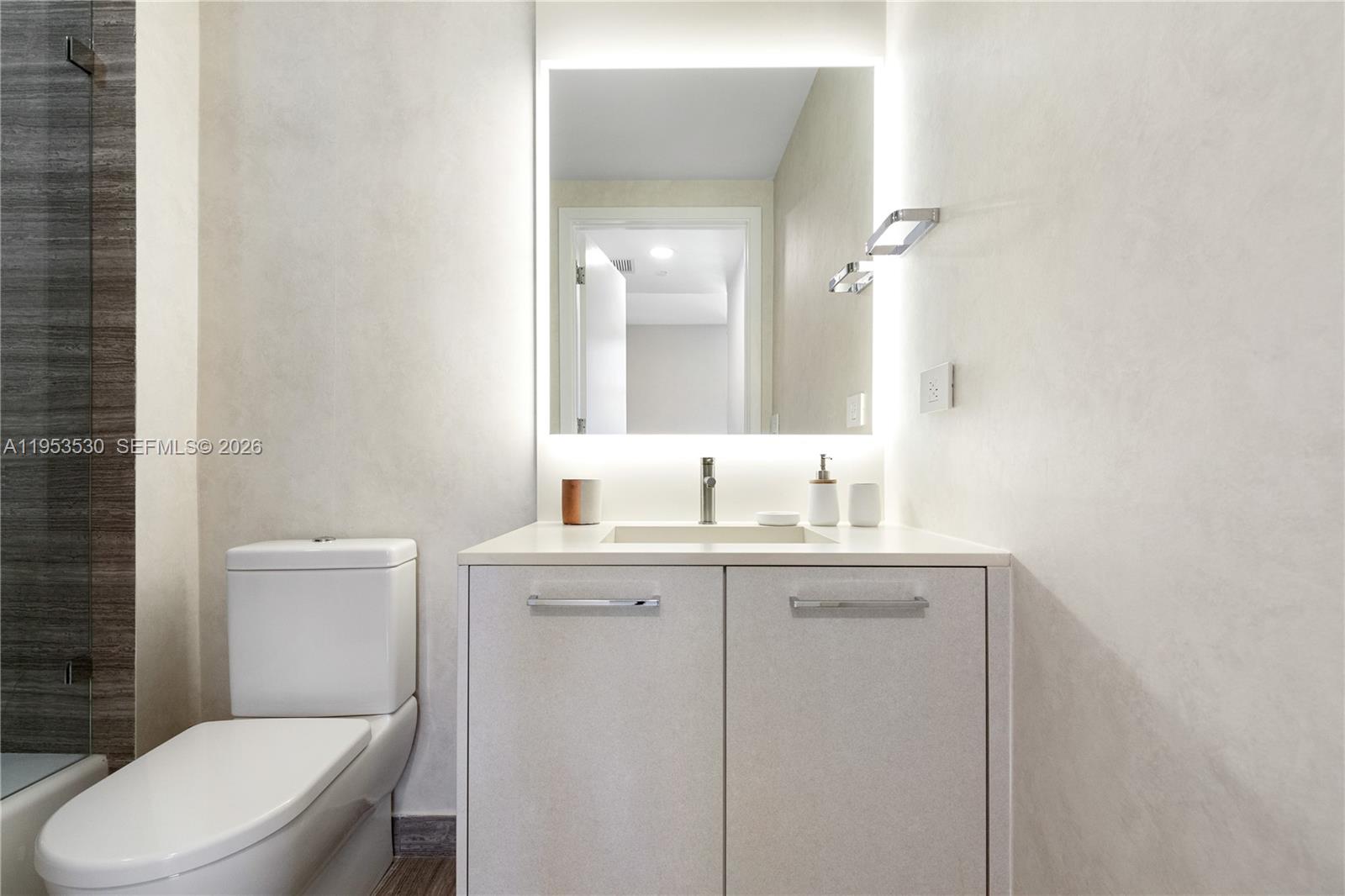 1010 Brickell Ave #1701 Miami, FL 33131