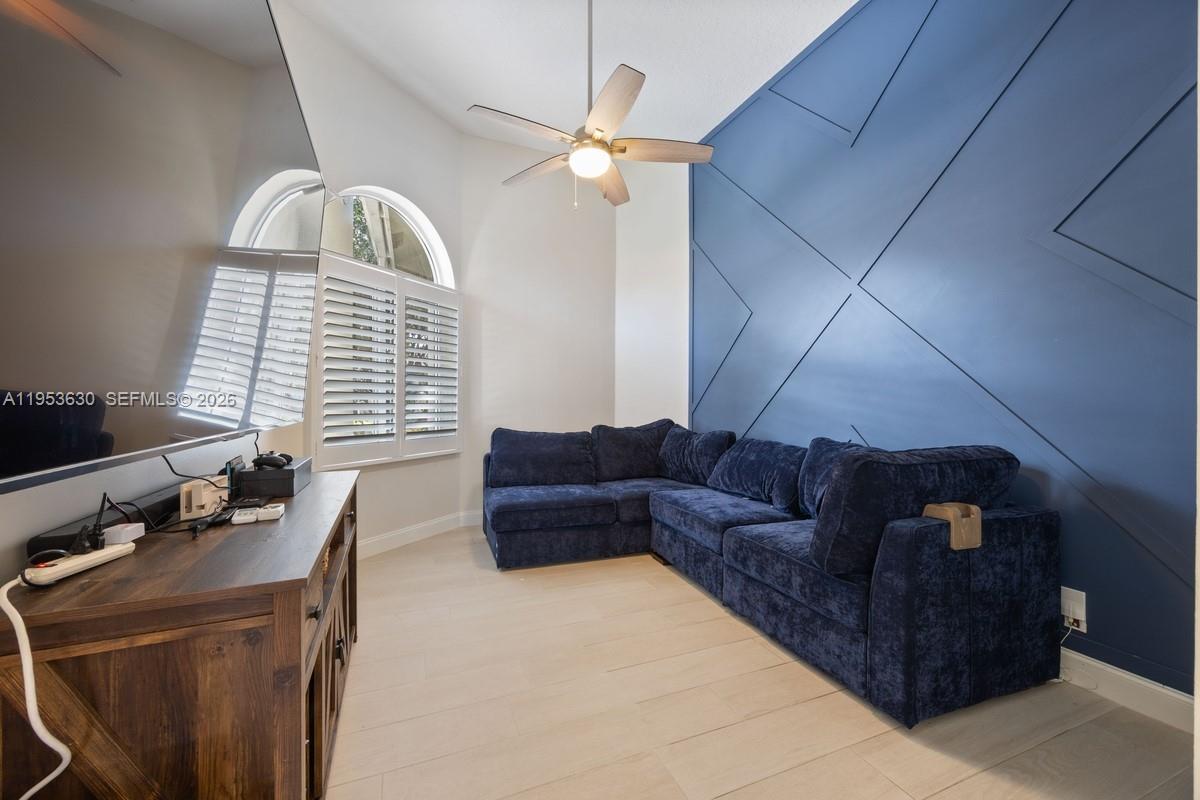 12123 NW 10th Mnr Coral Springs, FL 33071