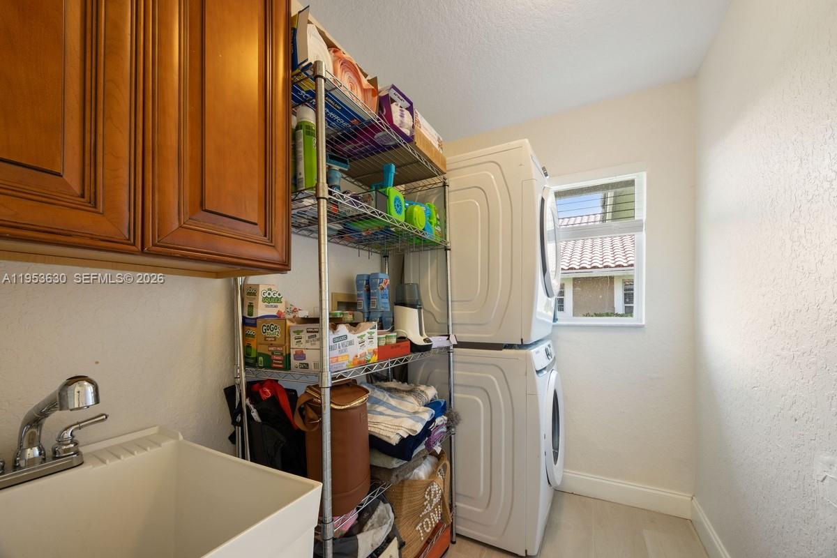 12123 NW 10th Mnr Coral Springs, FL 33071