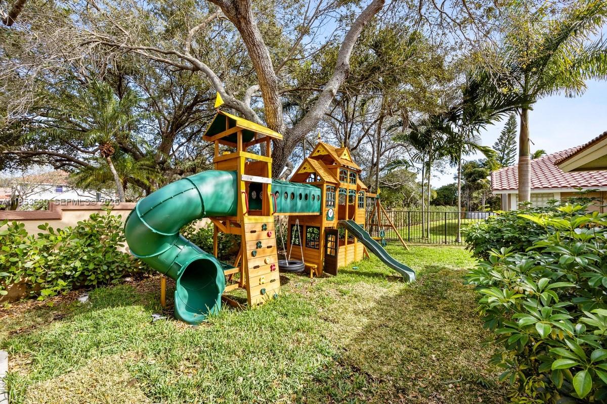 12123 NW 10th Mnr Coral Springs, FL 33071