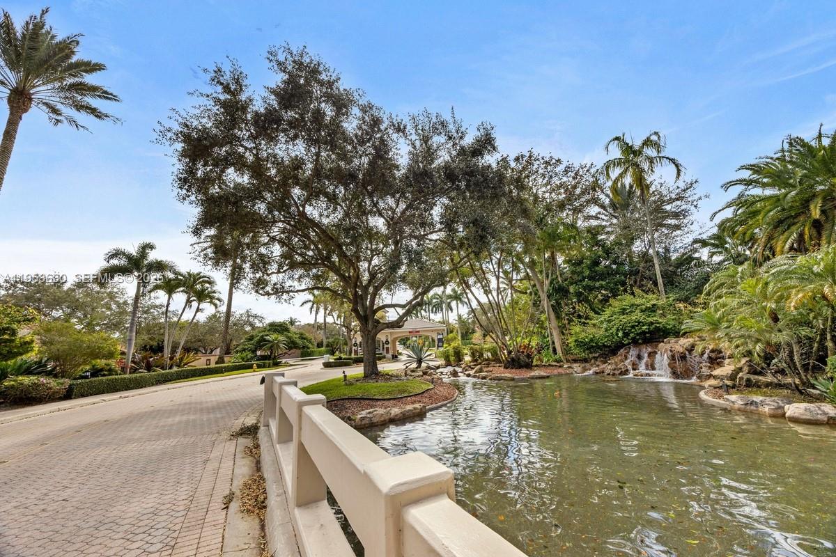 12123 NW 10th Mnr Coral Springs, FL 33071