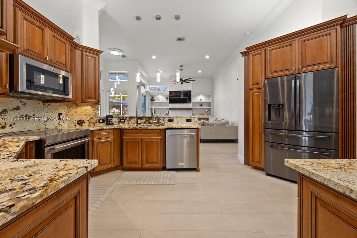 12123 NW 10th Mnr Coral Springs, FL 33071