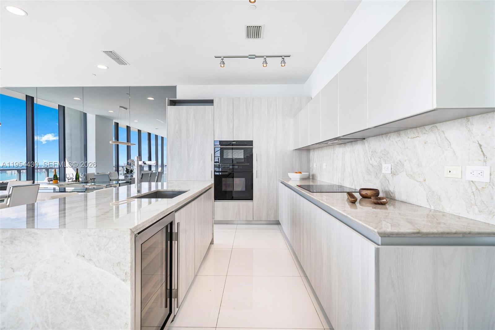 3131 NE 7th Ave #UPH5303 Miami, FL 33137