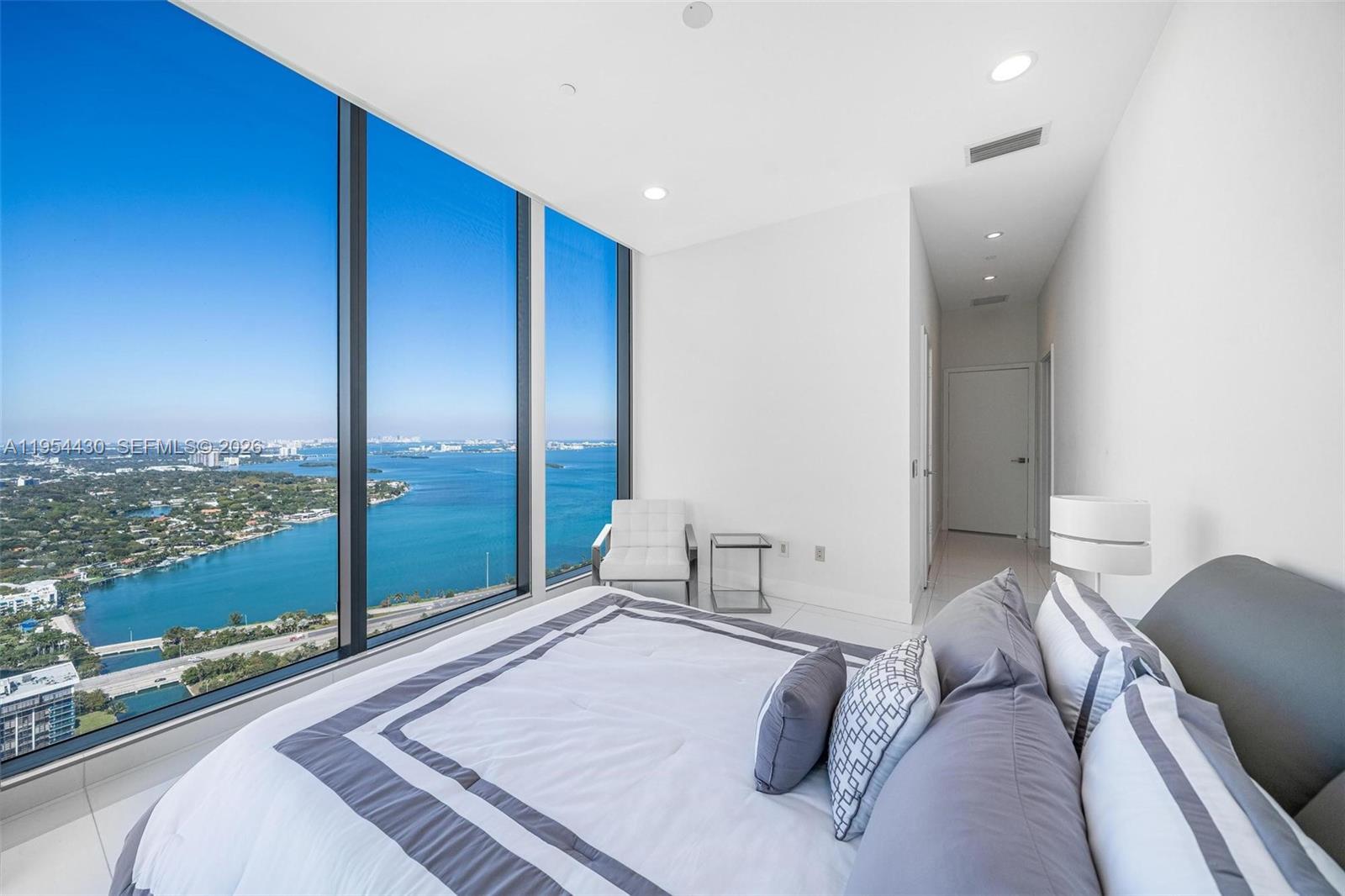 3131 NE 7th Ave #UPH5303 Miami, FL 33137