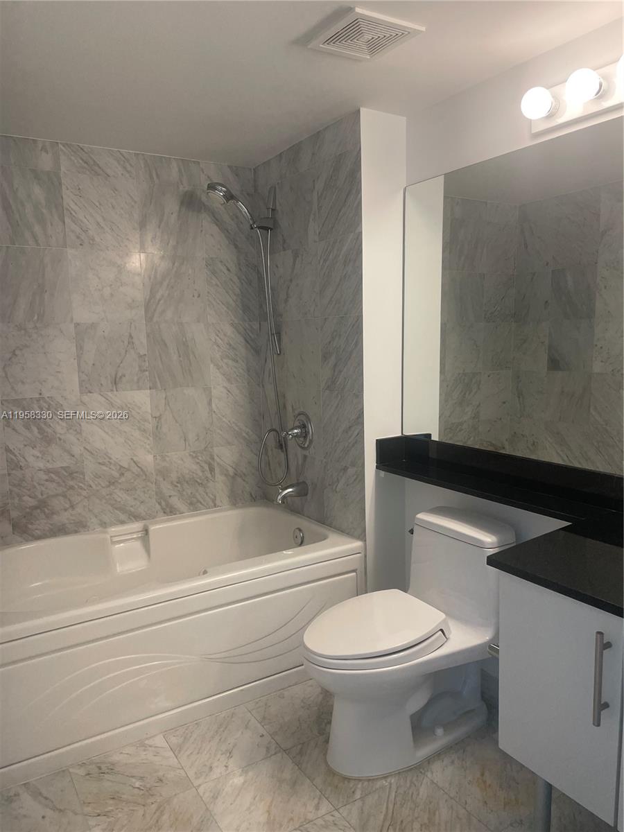 image Brickell on the River North11