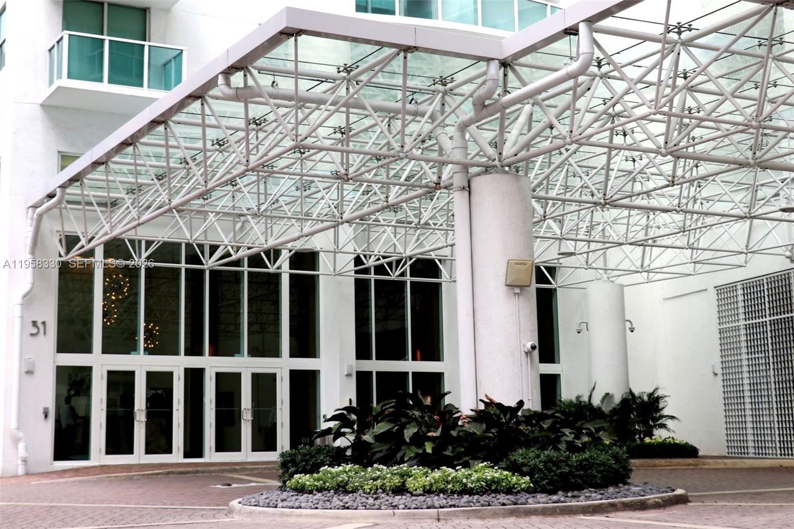 image Brickell on the River North16