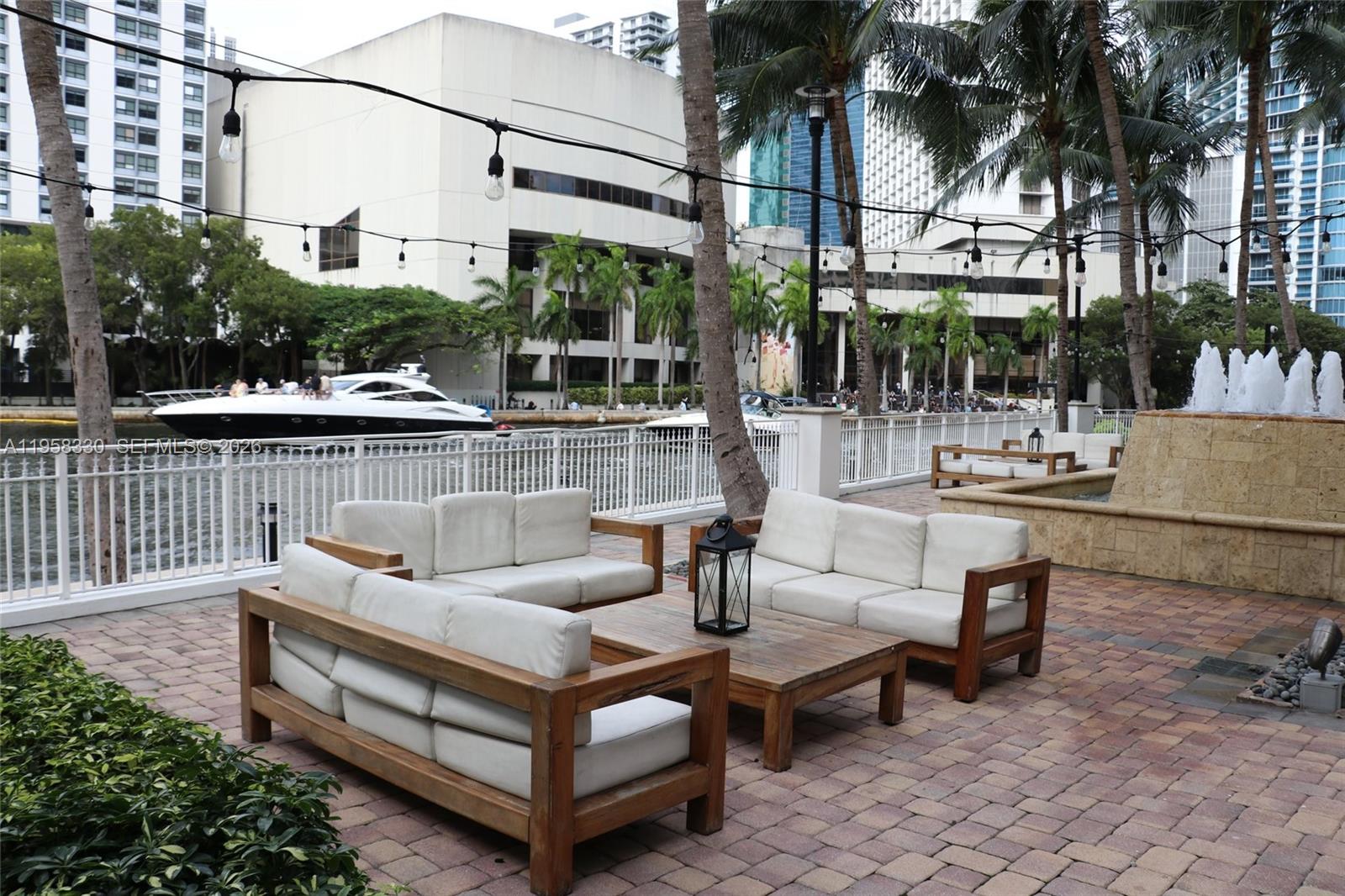 image Brickell on the River North17