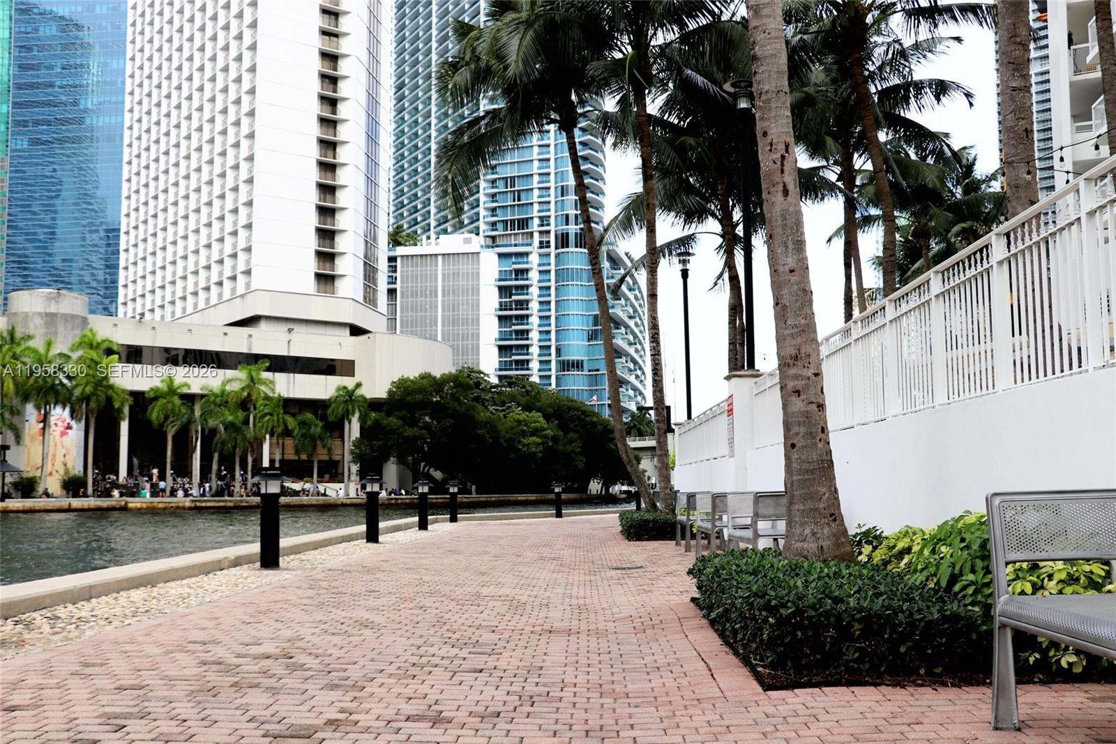 image Brickell on the River North18