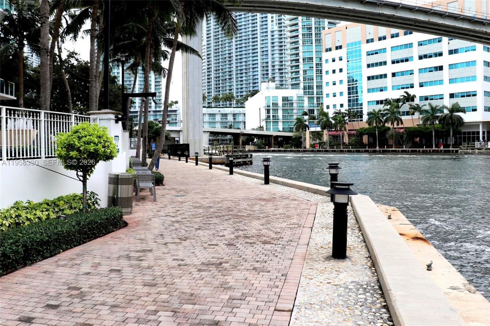 image Brickell on the River North19