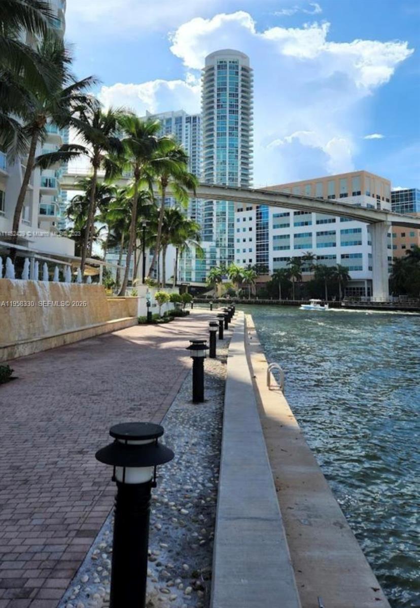 image Brickell on the River North20