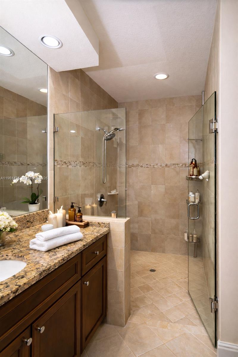 10013 NW 89th Ter Doral, FL 33178