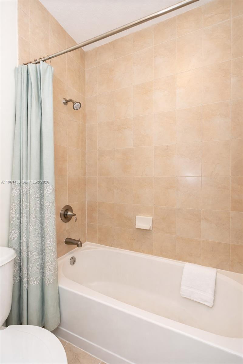 10013 NW 89th Ter Doral, FL 33178