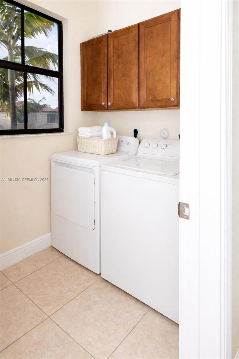 10013 NW 89th Ter Doral, FL 33178