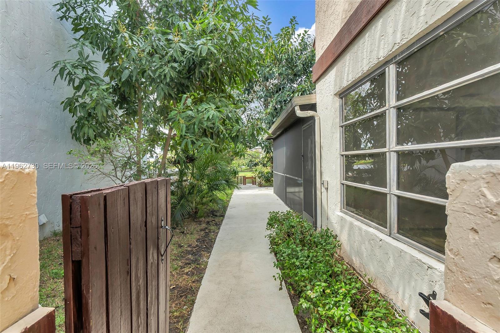 4011 SW 82nd Ter Davie, FL 33328