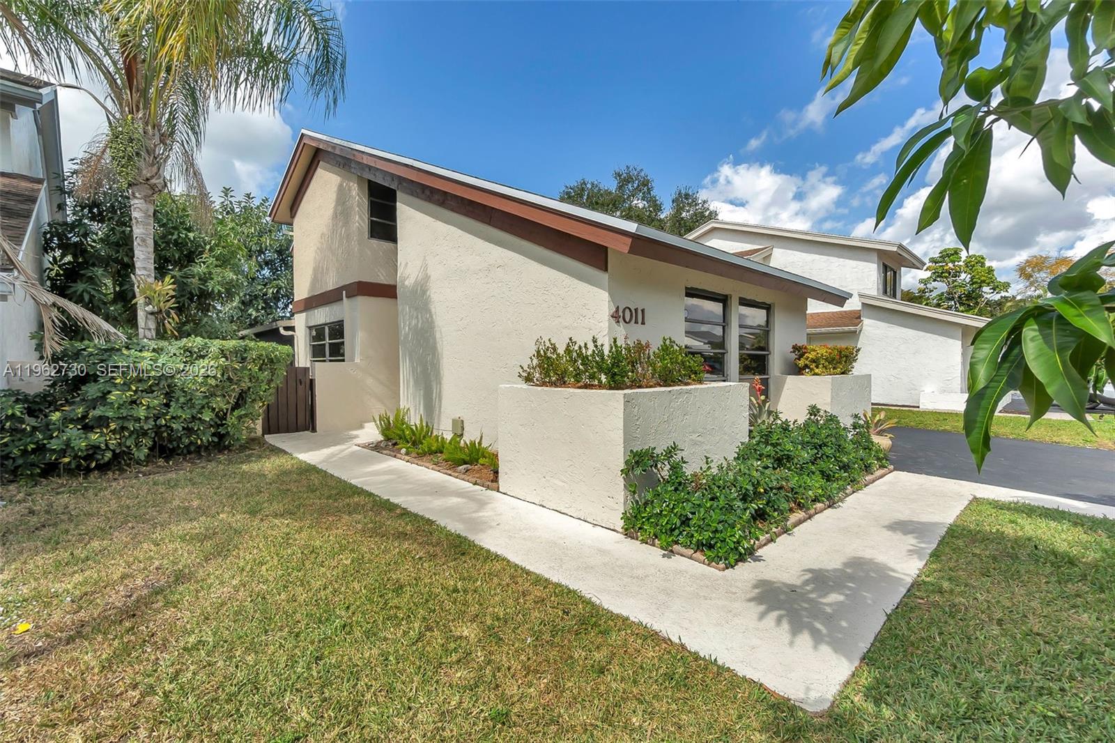 4011 SW 82nd Ter Davie, FL 33328