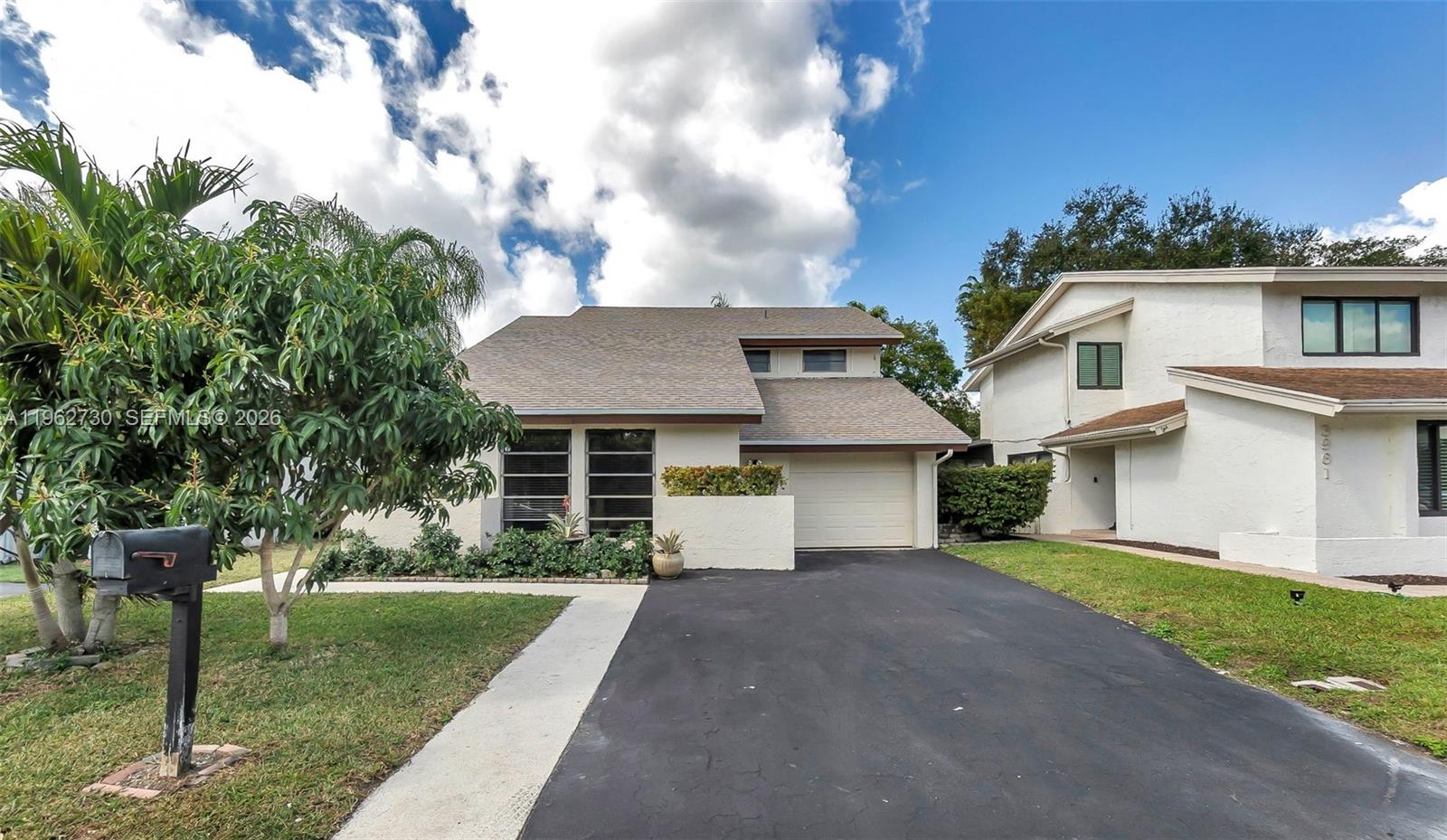 4011 SW 82nd Ter Davie, FL 33328