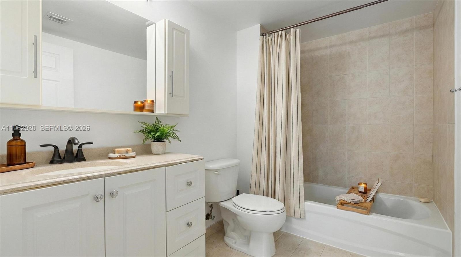 image 1800 Biscayne Plaza4