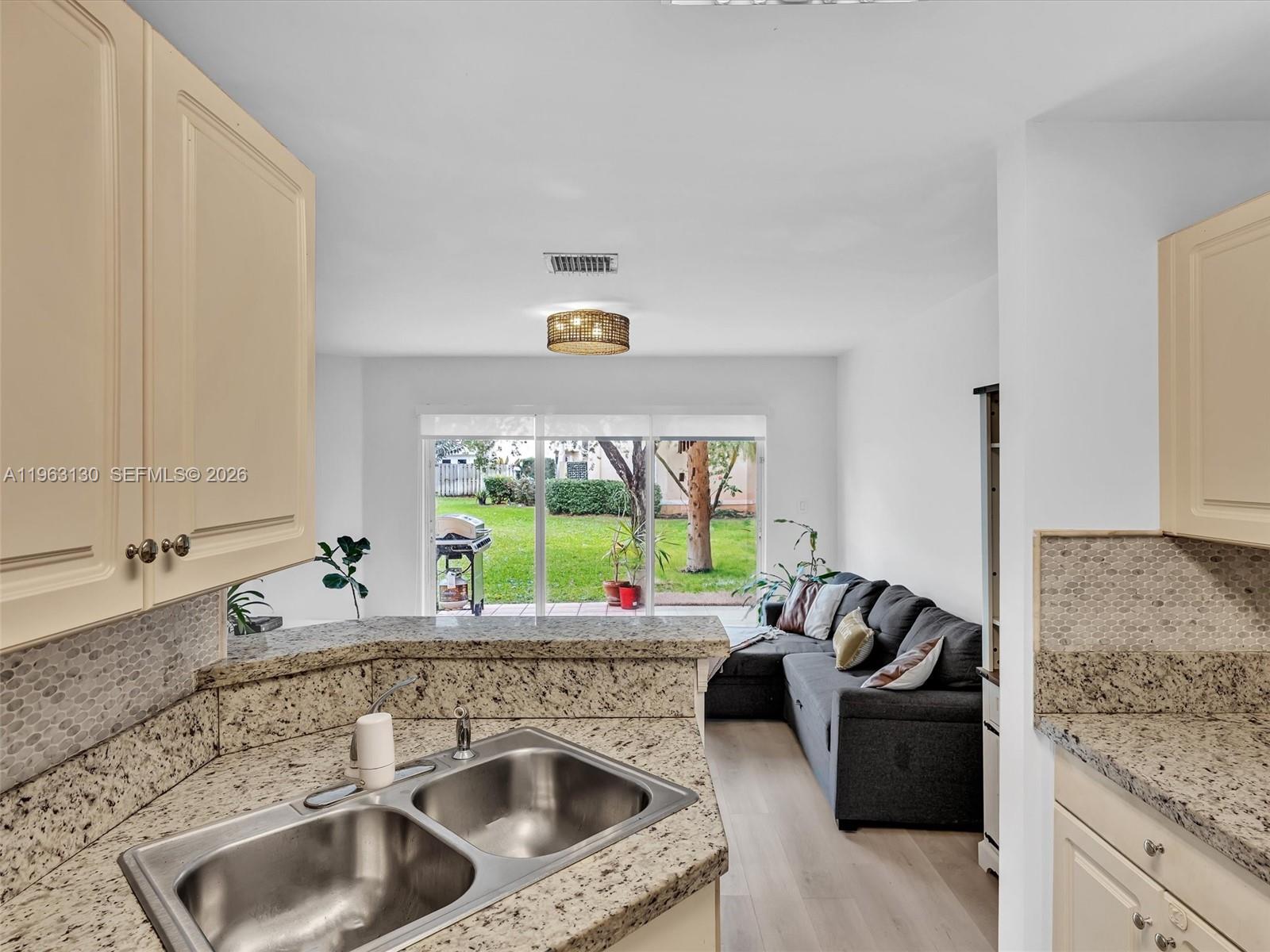 2237 NW 171st Ter Pembroke Pines, FL 33028