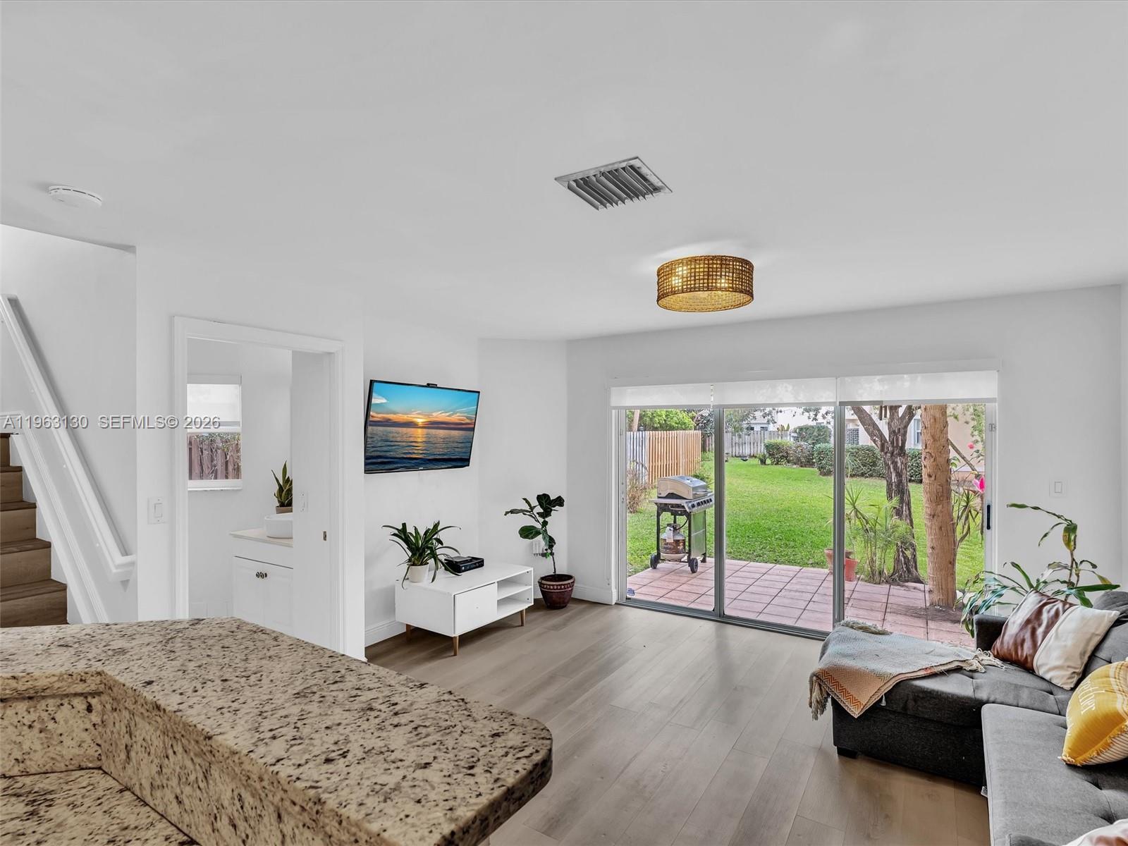 2237 NW 171st Ter Pembroke Pines, FL 33028