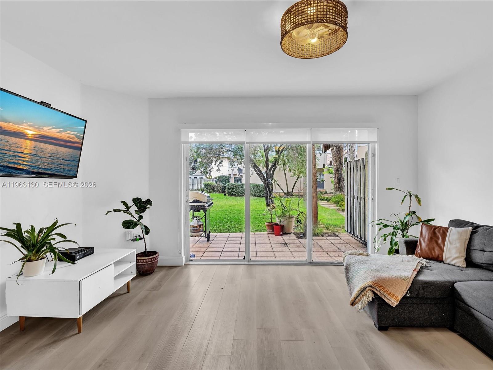 2237 NW 171st Ter Pembroke Pines, FL 33028