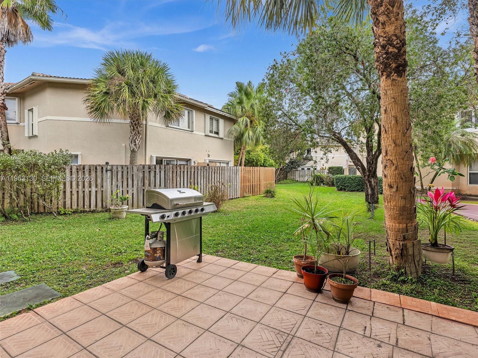 2237 NW 171st Ter Pembroke Pines, FL 33028