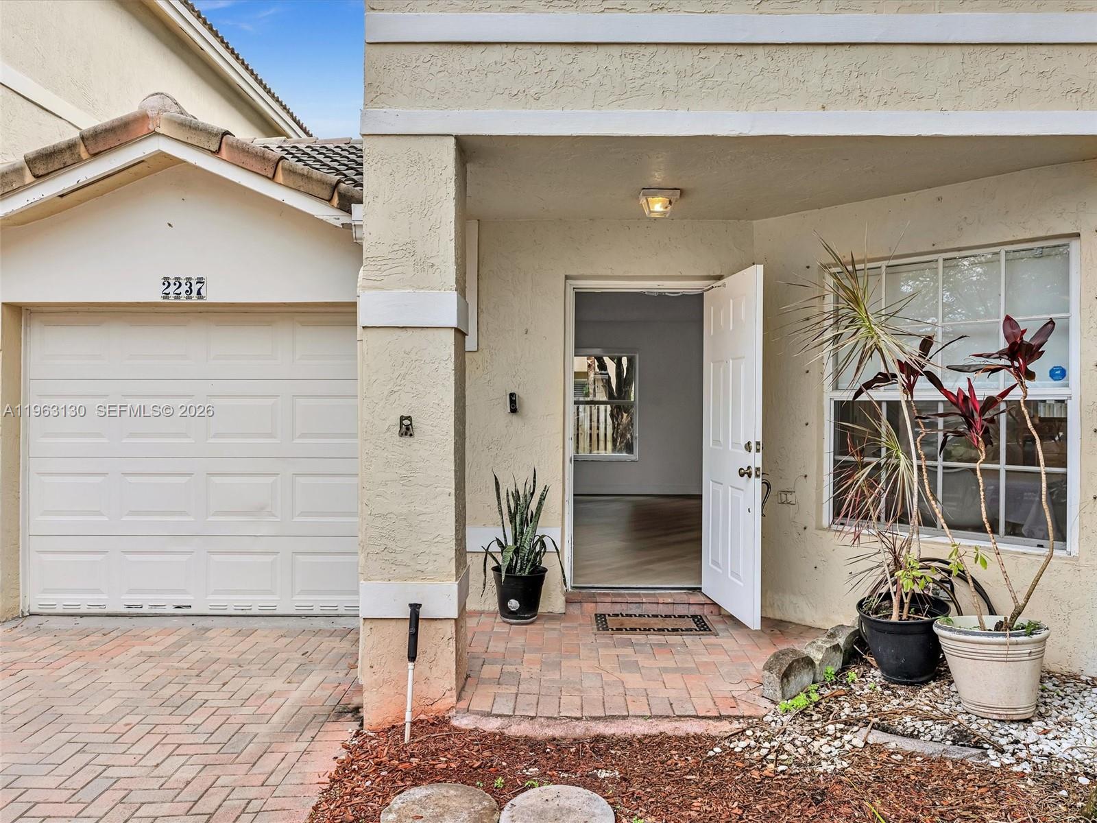 2237 NW 171st Ter Pembroke Pines, FL 33028