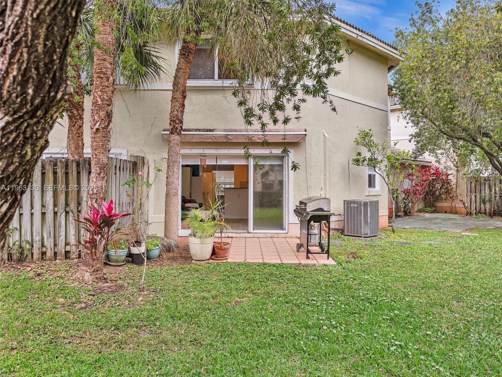 2237 NW 171st Ter Pembroke Pines, FL 33028