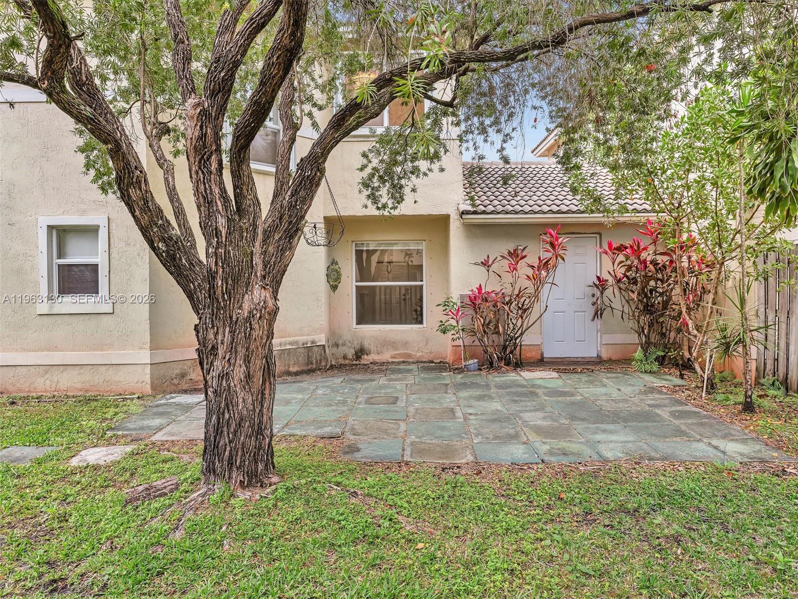 2237 NW 171st Ter Pembroke Pines, FL 33028