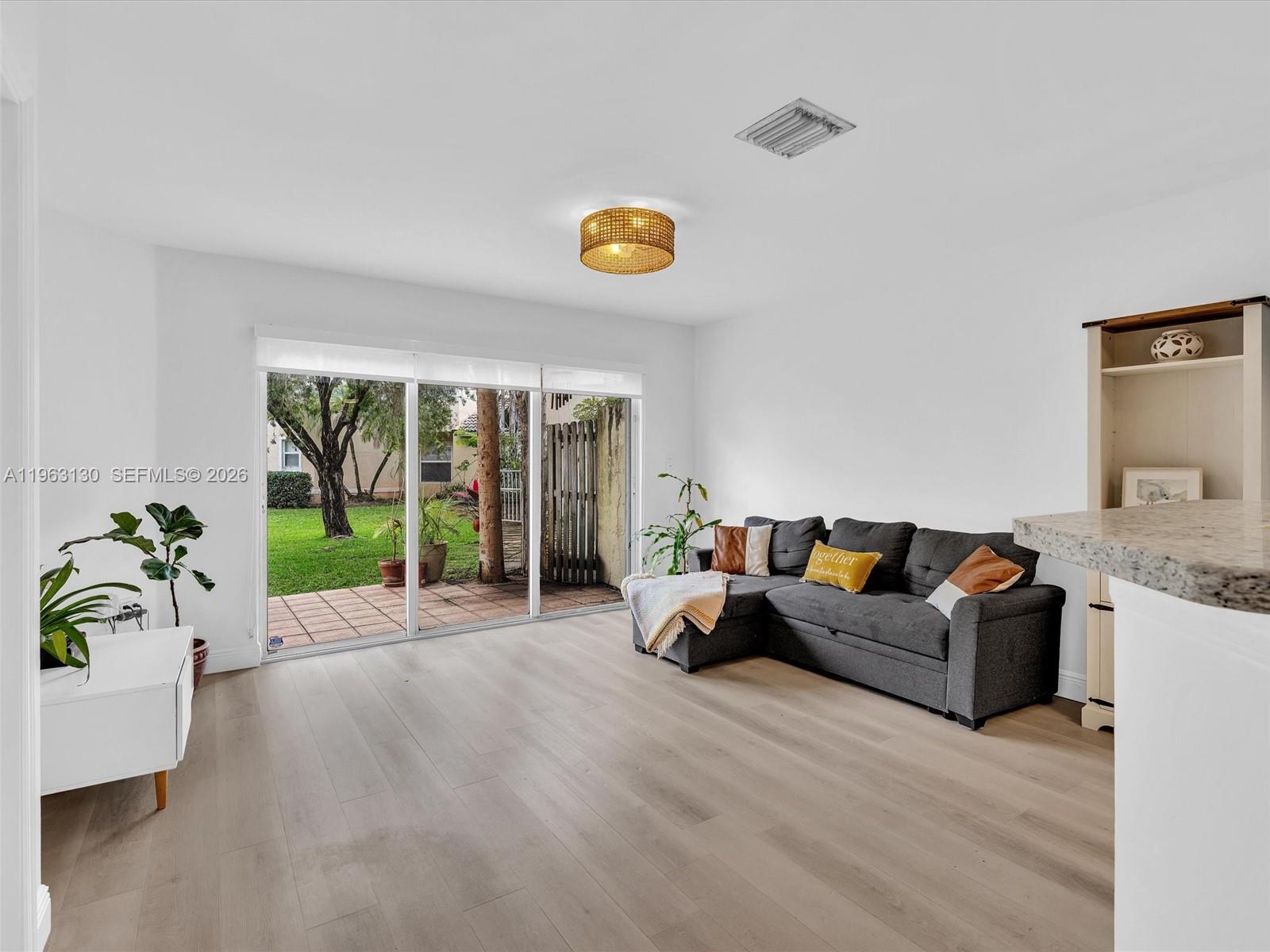 2237 NW 171st Ter Pembroke Pines, FL 33028