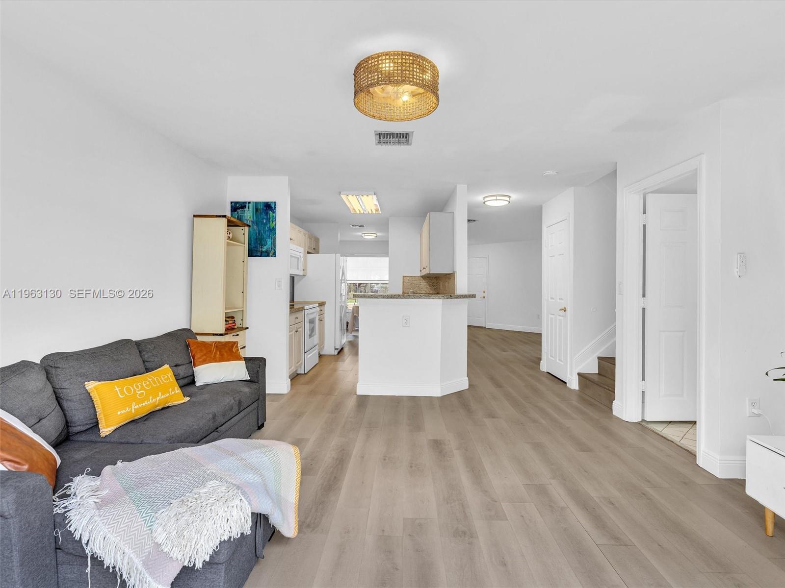 2237 NW 171st Ter Pembroke Pines, FL 33028