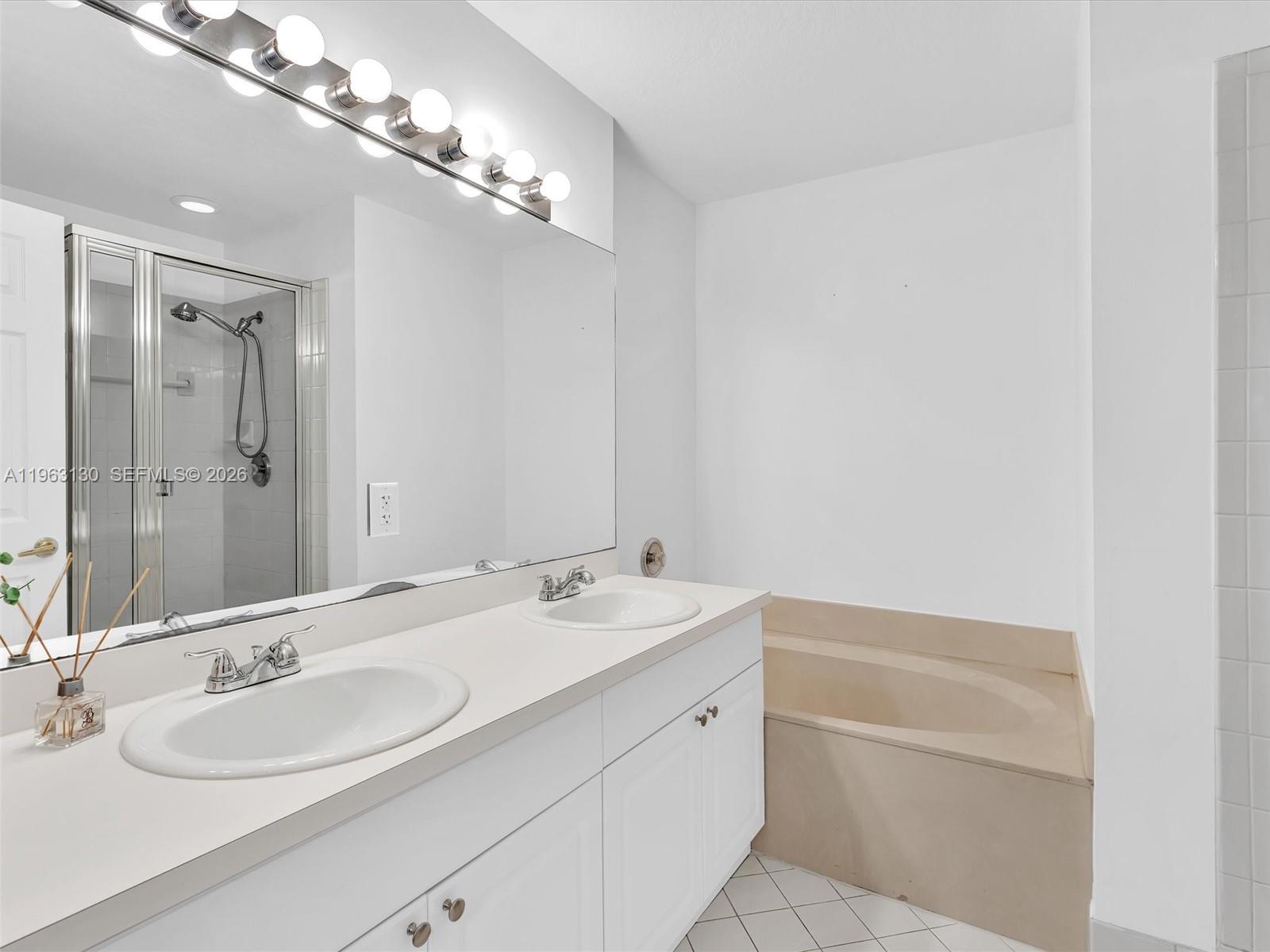 2237 NW 171st Ter Pembroke Pines, FL 33028