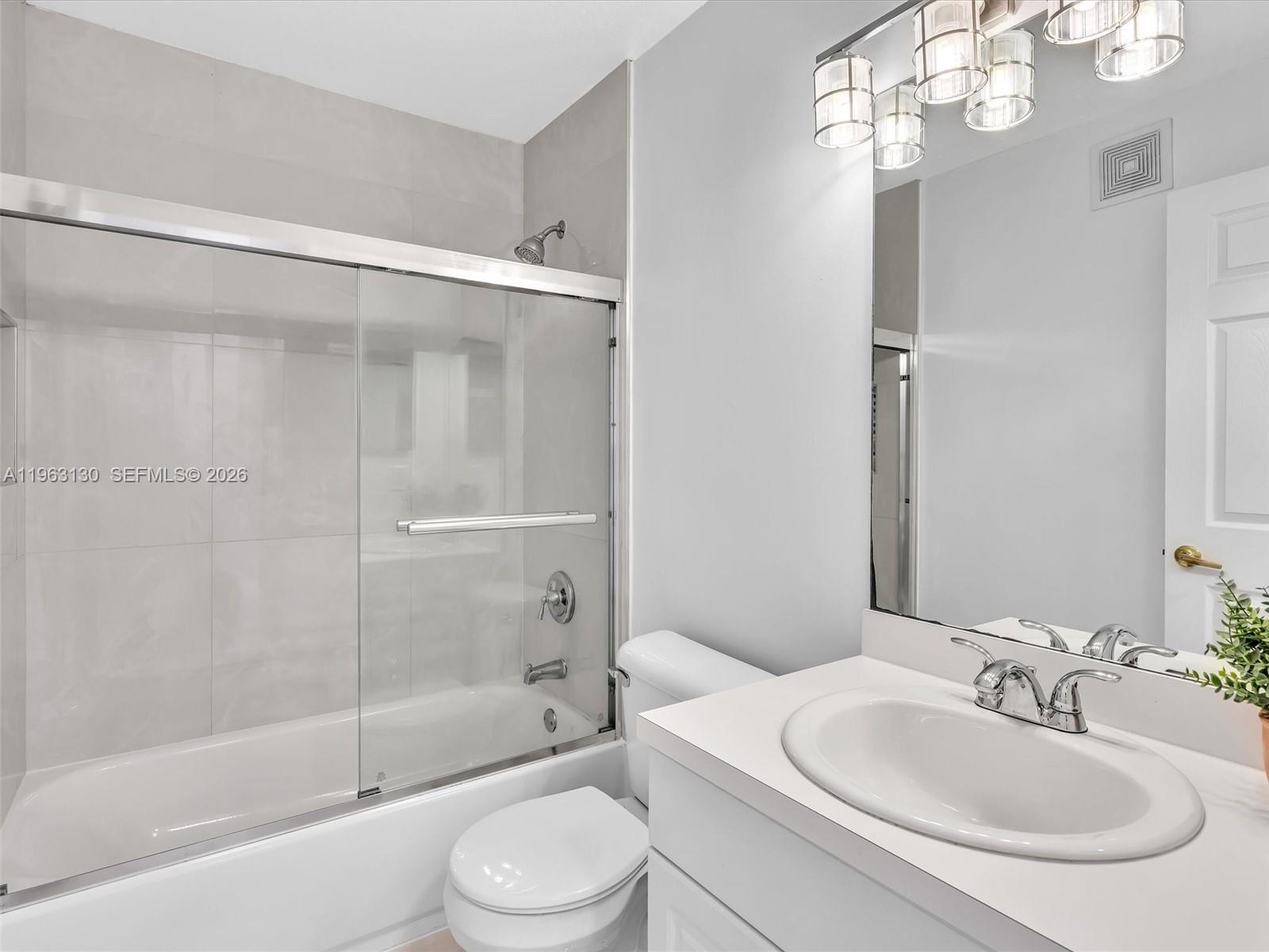 2237 NW 171st Ter Pembroke Pines, FL 33028