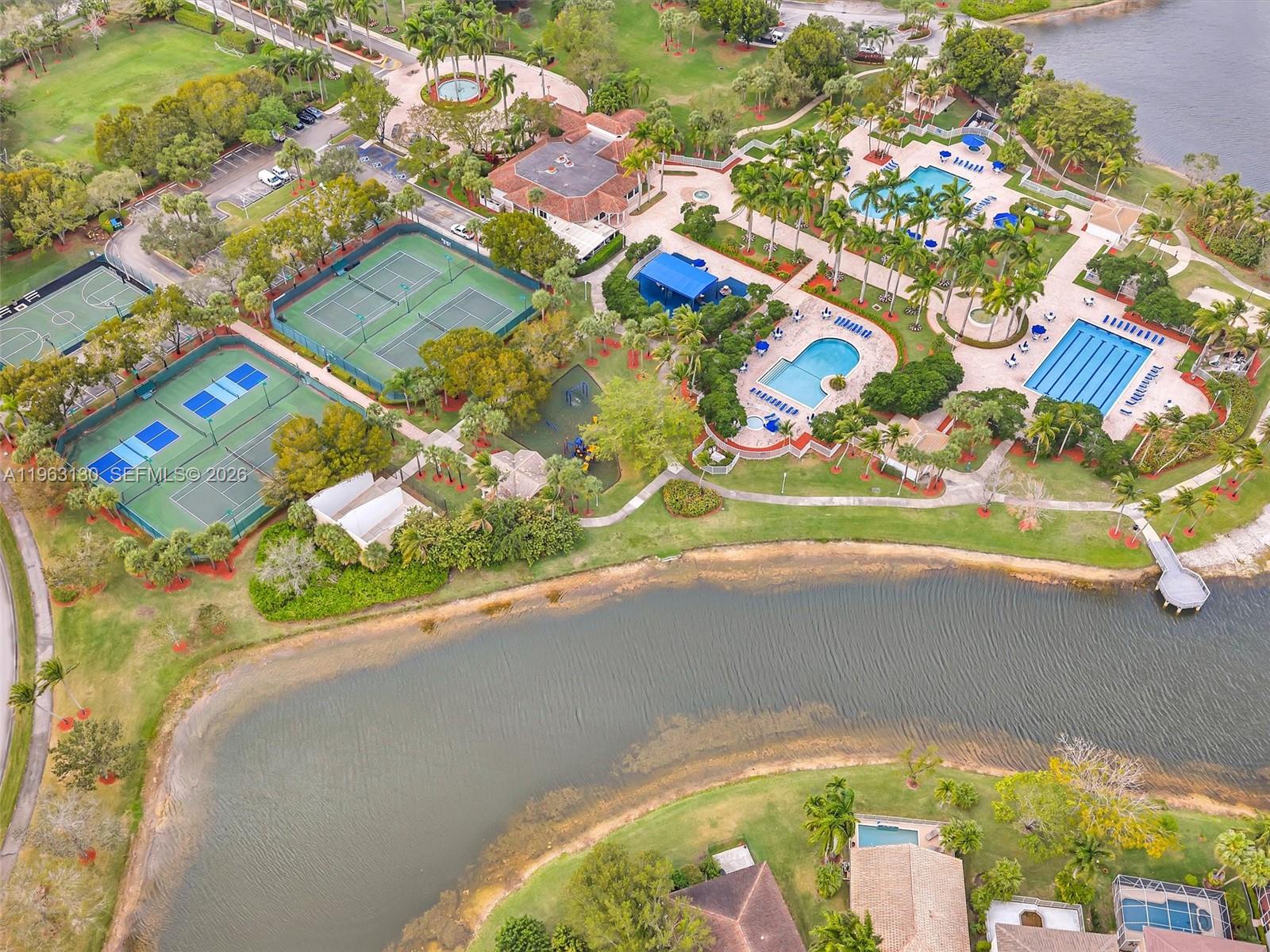 2237 NW 171st Ter Pembroke Pines, FL 33028