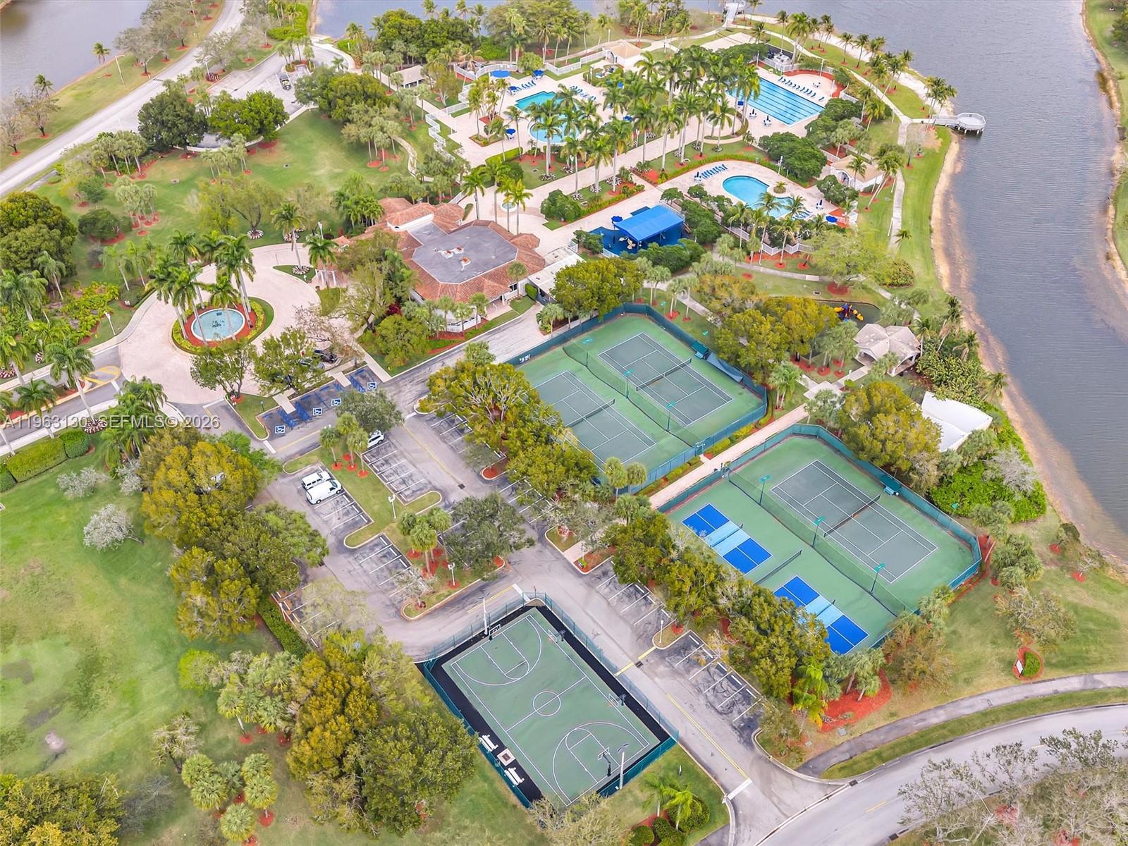 2237 NW 171st Ter Pembroke Pines, FL 33028