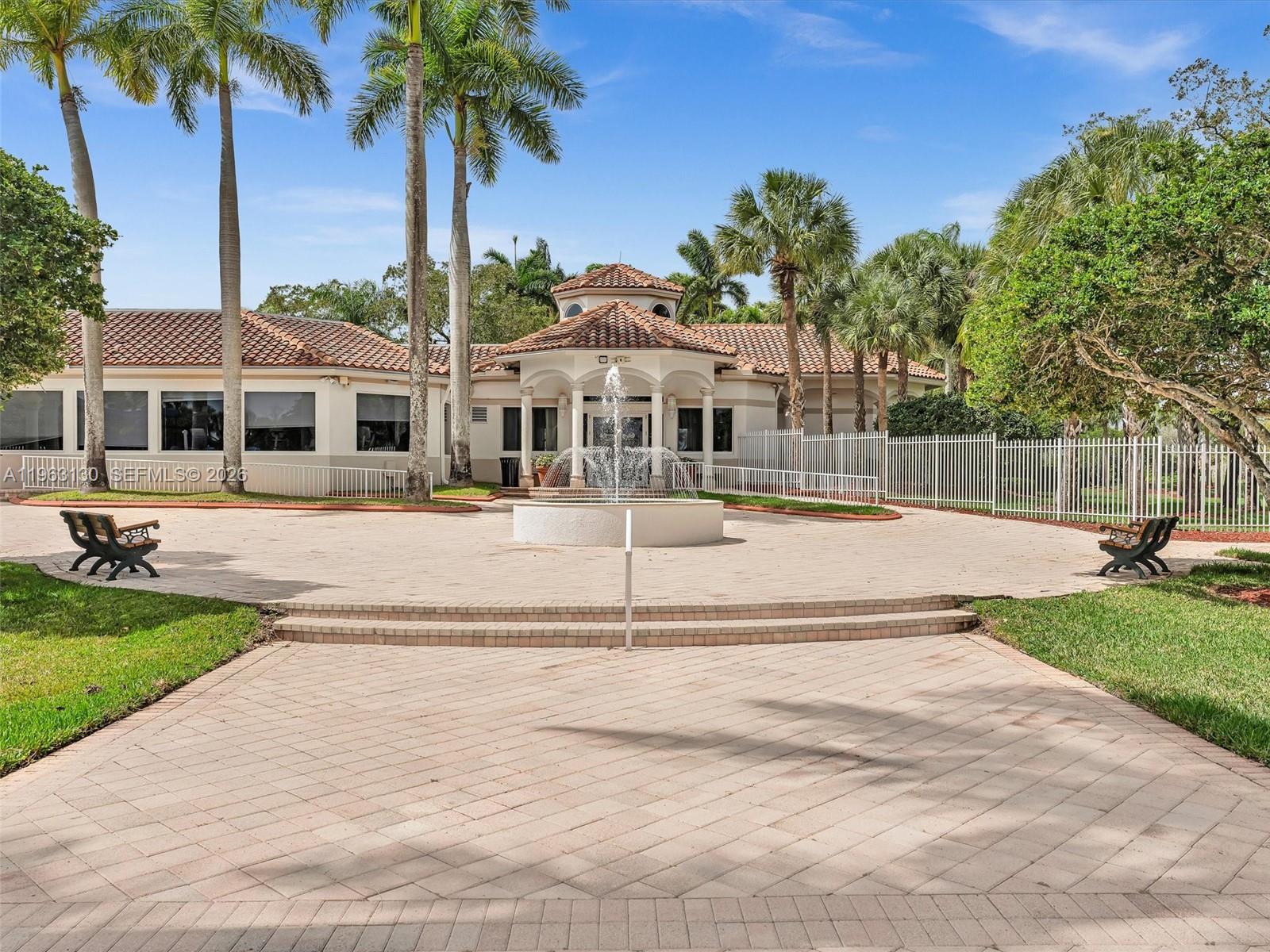 2237 NW 171st Ter Pembroke Pines, FL 33028