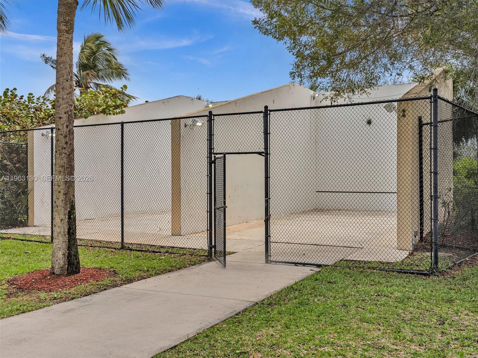 2237 NW 171st Ter Pembroke Pines, FL 33028