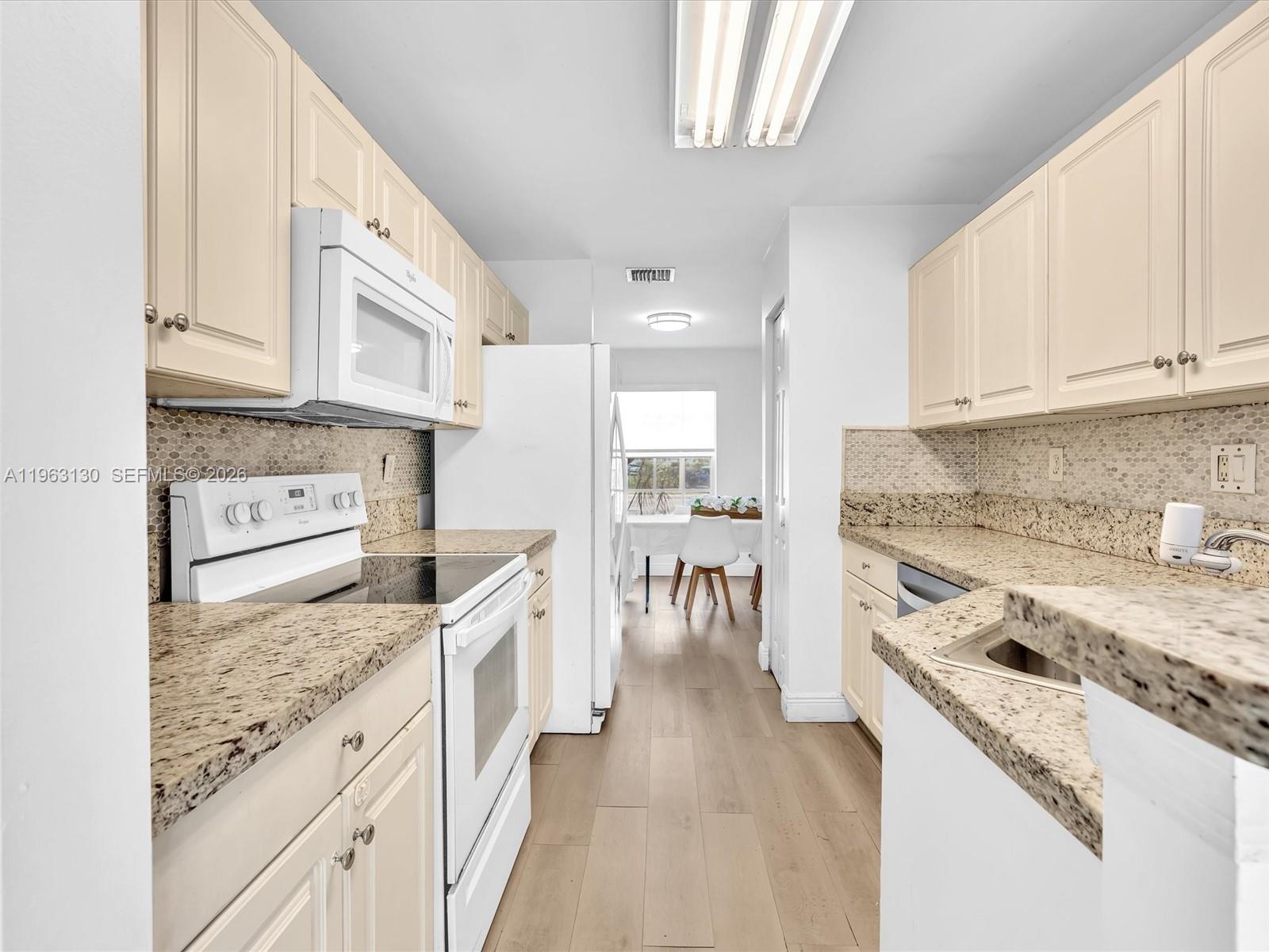 2237 NW 171st Ter Pembroke Pines, FL 33028