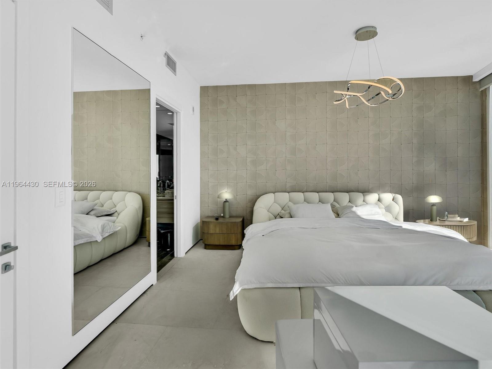 2900 NE 7th Ave #3307 Miami, FL 33137